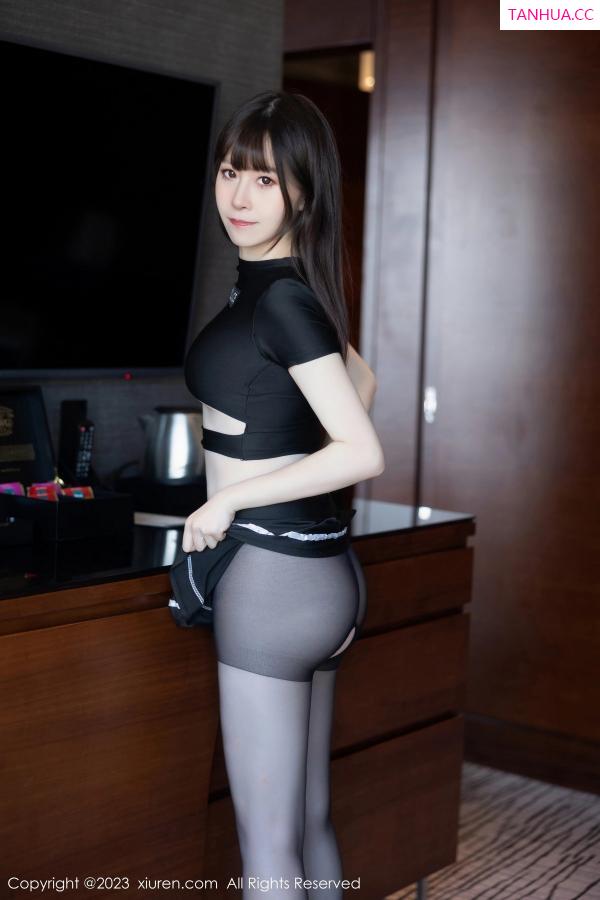   [XiuRen]高清写真图 2023.11.09 No.7637 林悠悠 短裙美腿第4张图片